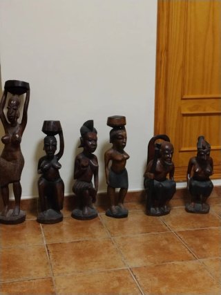 Figuras tribales de madera