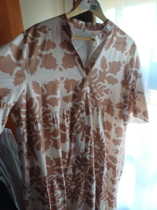 Vestido largo estampado beige y marrón