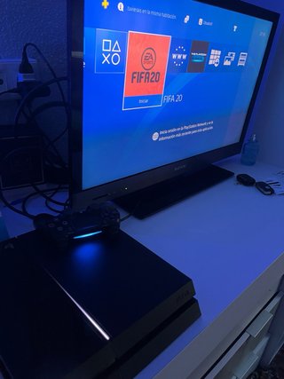 PS4 500GB + Mando + FC20