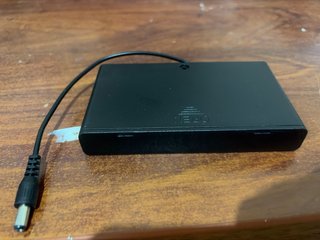 Caja 8 Pilas AA1,5vdc  con salida a  12V DC