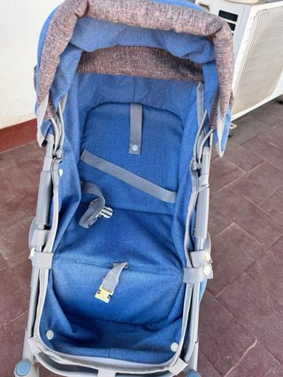 Cochecito de juguete azul