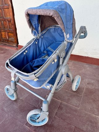 Cochecito de juguete azul