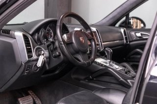 Porsche Cayenne Negro turbo s 550cv impecable