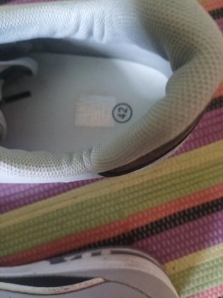 Zapatillas deportivas grises y negras talla 42