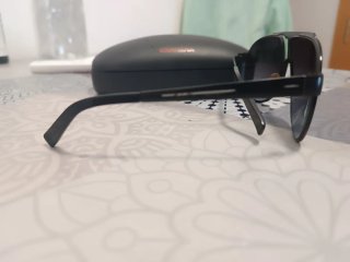 Gafas de sol Carrera negras y grises arañazos dere