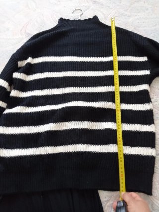 Jersey cuello alto rayas blanco y negro