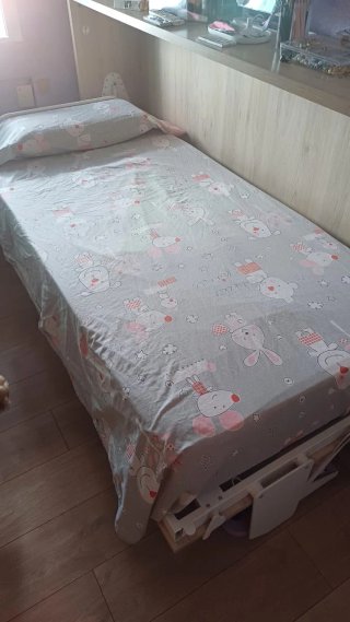 Cama escritorio plegable madera y morado
