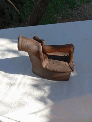 Antigua plancha de carbón