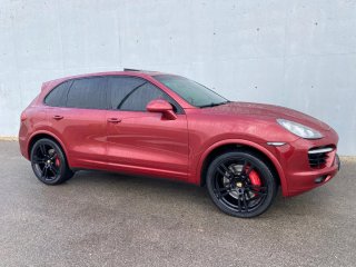 Porsche Cayenne Rojo turbo s 550 cv impecable