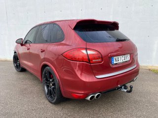 Porsche Cayenne Rojo turbo s 550 cv impecable