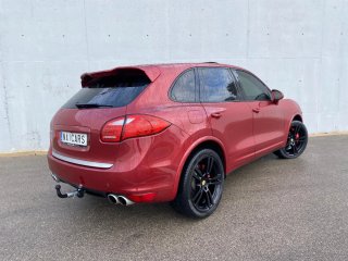 Porsche Cayenne Rojo turbo s 550 cv impecable