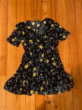 Vestido corto Floreado - Zara -- Talla M/L