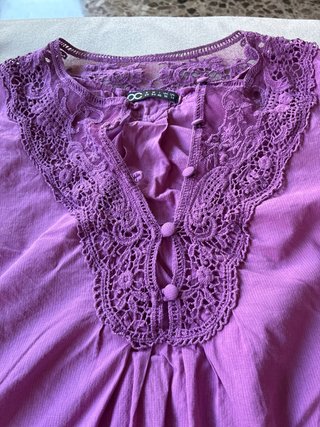 Blusa morada mujer con encaje