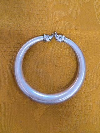 Bracciale rigido con teste di animali