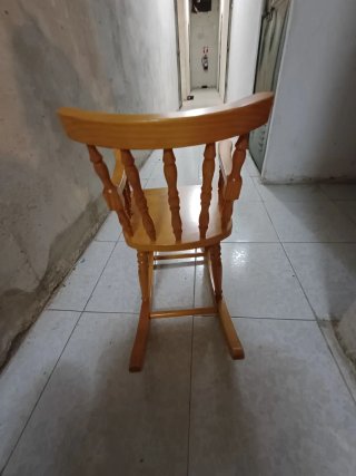 Mecedora de madera para niñ@s