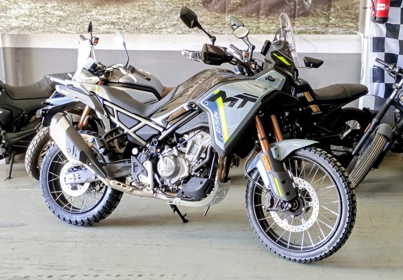 CF Moto 450 MT Adventure Moto Gris/Amarillo