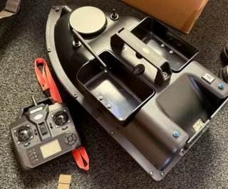 Barco cebador RC con mando y baterías