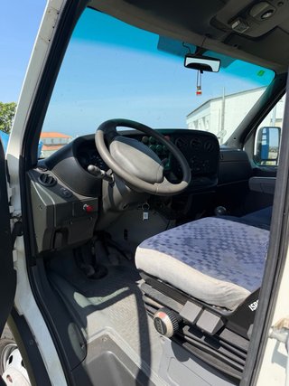 Camión grúa Iveco Daily