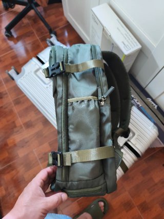 Mochila de viaje verde