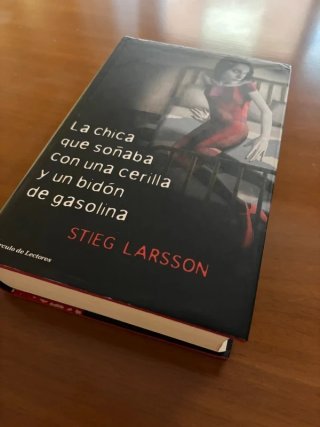 La Chica que soñaba con una cerilla y un bidón ...