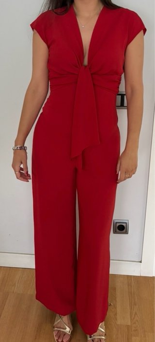 Mono rojo largo con nudo