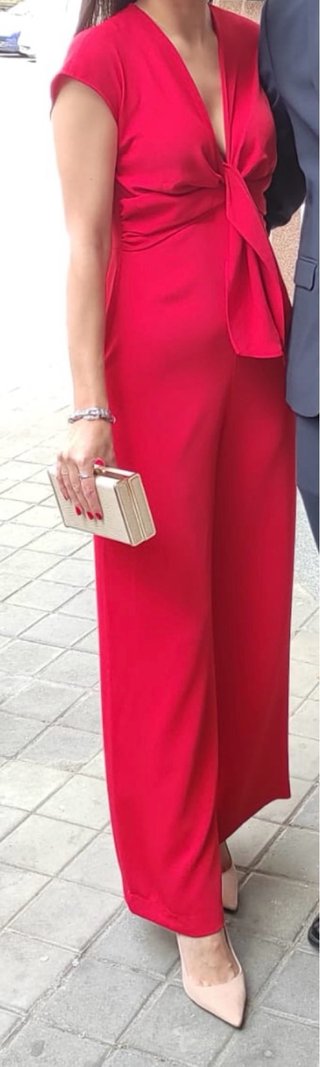 Mono rojo largo con nudo