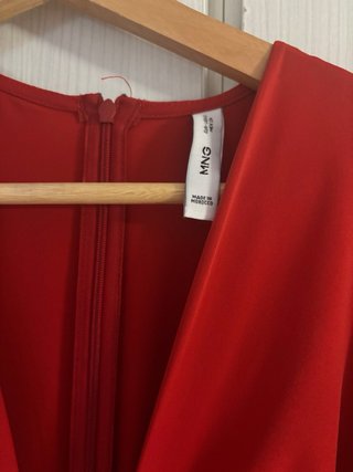 Mono rojo largo con nudo
