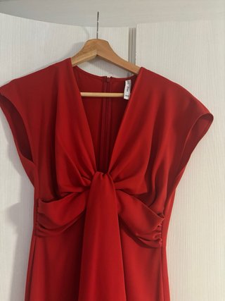 Mono rojo largo con nudo