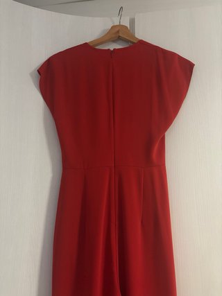 Mono rojo largo con nudo