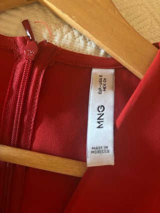 Mono rojo largo con nudo