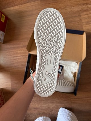 Zapatillas Fila Talla 38 rayas  SIN ESTRENAR