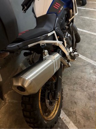 Escape original BMW F850GS – Buen estado