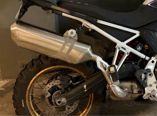 Escape original BMW F850GS – Buen estado