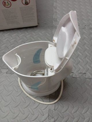 Tetera eléctrica blanca