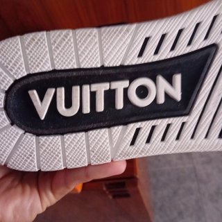 Zapatillas Louis Vuitton Skate Negras y Plateadas