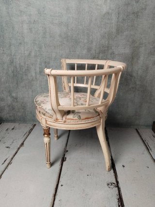 Silla vintage floral beige y dorada