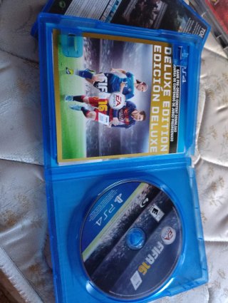 Juegos PS4: Uncharted 4 y FIFA 16 Deluxe