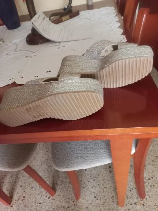 Zapatos de cuña plateados sin estrenar T.39