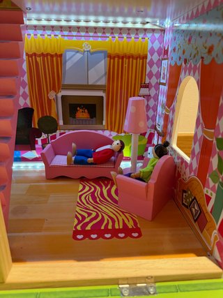 Casa de muñecas de madera