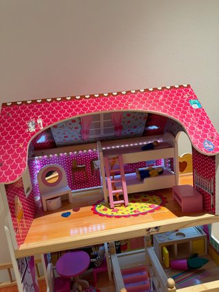 Casa de muñecas de madera