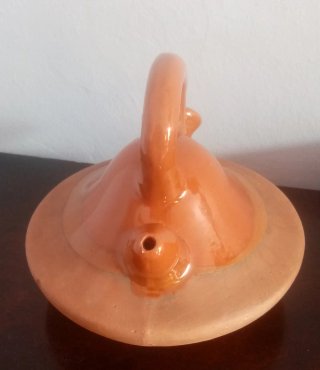 Botijo de cerámica marrón