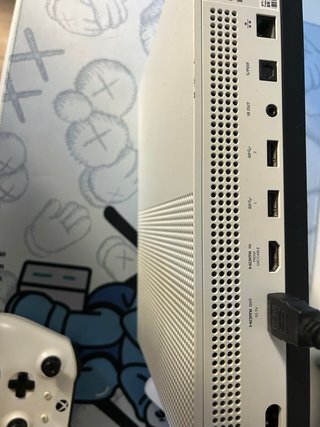 Xbox One S + 3 mandos + FC 26