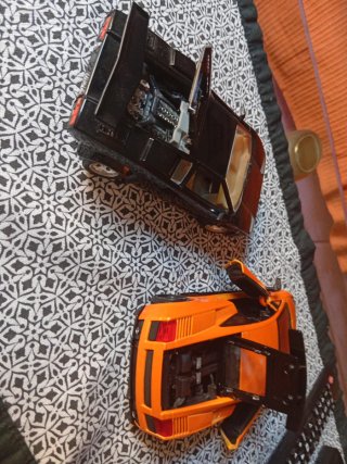 2 Lamborghini Burago 1/24