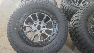 Llantas Jeep 265/65R17 - 50% taco