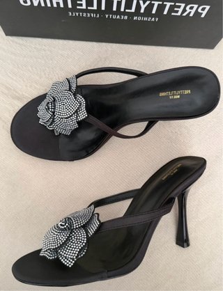 Sandalias PrettyLittleThing tacón flor pedrería