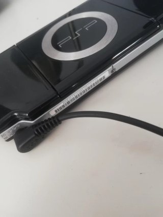 PSP 3004 Negra + Cargador