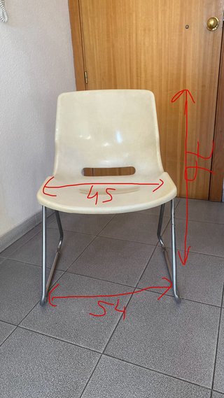 Sillas Beige y Plateadas