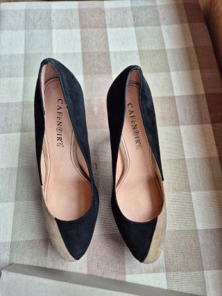 Zapatos de tacón Cafènoir negros y beige