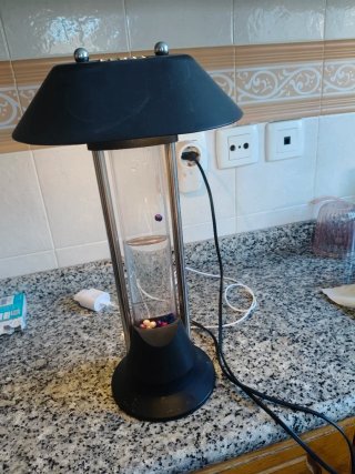 Lámpara de mesa moderna