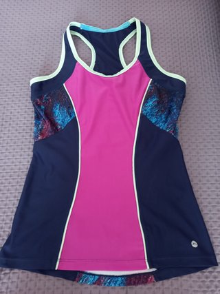 Top deportivo Tenth. Talla XS. A estrenar.